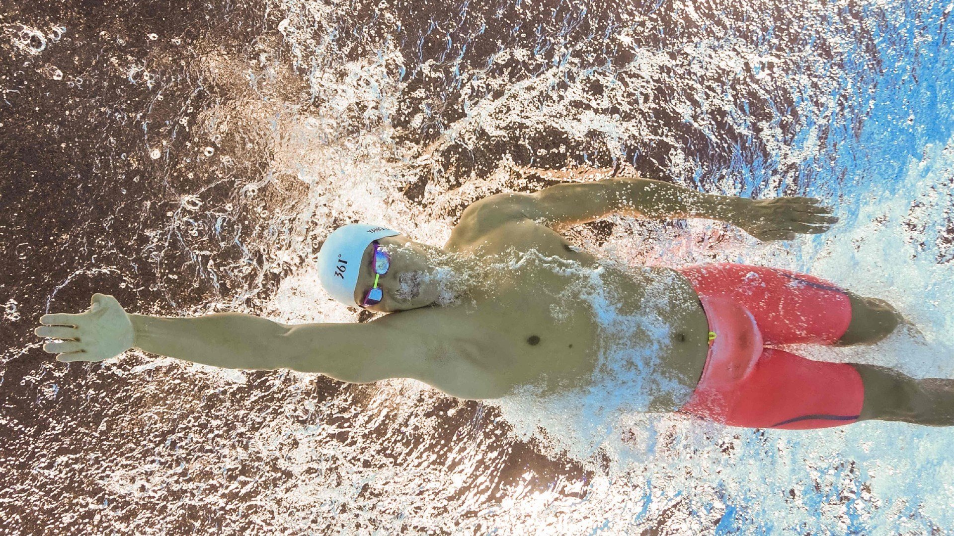 塔图姆重返赛场，比赛局势复杂首场状态出色，SKT观众沸腾！气势如虹延续