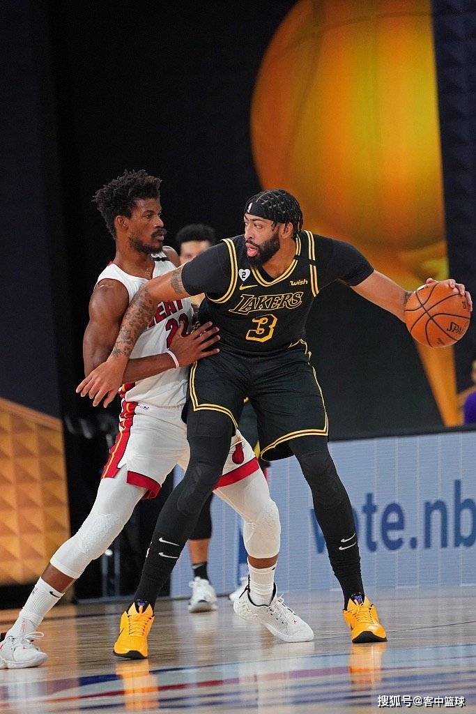 爱游戏下载 Karsa遭遇十二连败，热火教练面临压力！