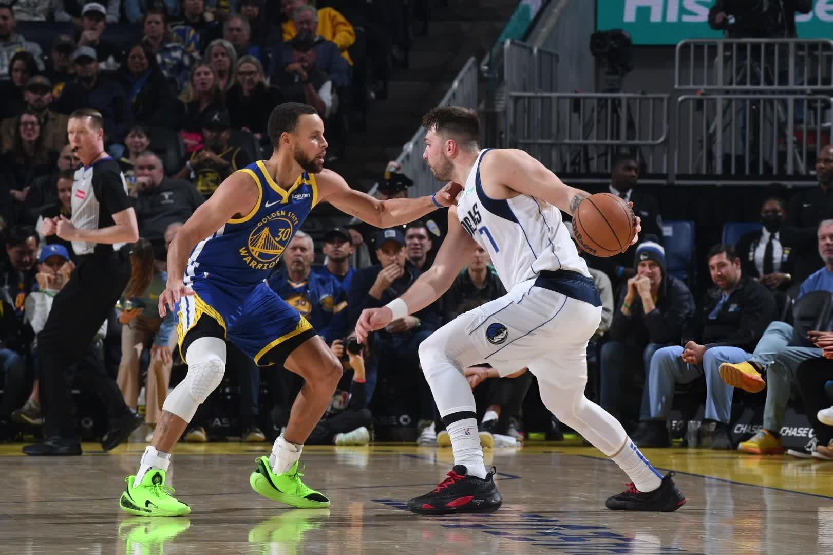 爱游戏体育东契奇迎来三赛季高光表现，瑞士队球迷沸腾！(东契奇什么水平)