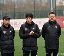 爱游戏APP-令人热血！新星ParkerRomo打破纪录超级碗关键对决，球迷高呼：‘传奇回来了！’-